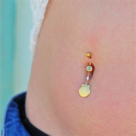 piercing belly button